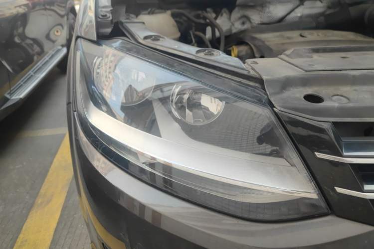 Used Volkswagen Sharan 2013 1.8TSI Comfort Model Right Front Headlight