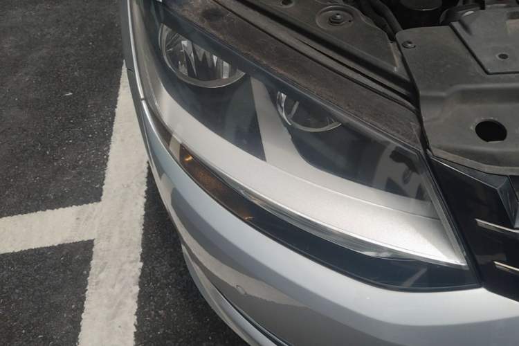 Used Volkswagen Sharan 2013 1.8TSI Comfort Model Right Front Headlight