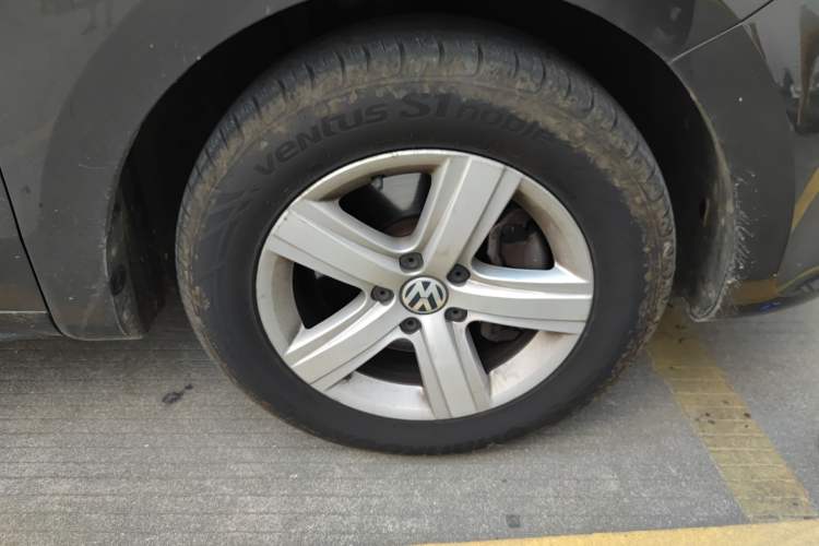 Used Volkswagen Sharan 2013 1.8TSI Comfort Model Right Front Wheel Hub