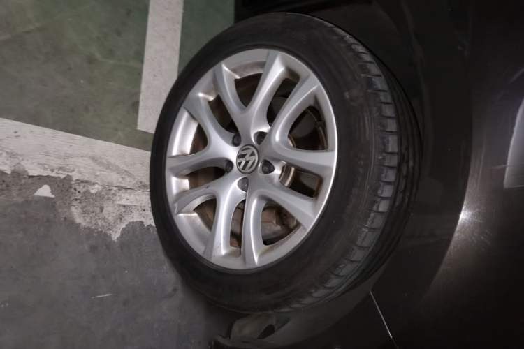 Used Volkswagen Sharan 2013 1.8TSI Standard Model Euro IV Right Front Wheel Hub