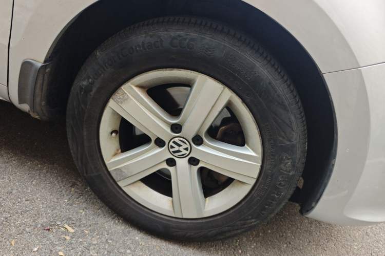 Used Volkswagen Sharan 2013 2.0 TSI Comfort Model Right Front Wheel Hub