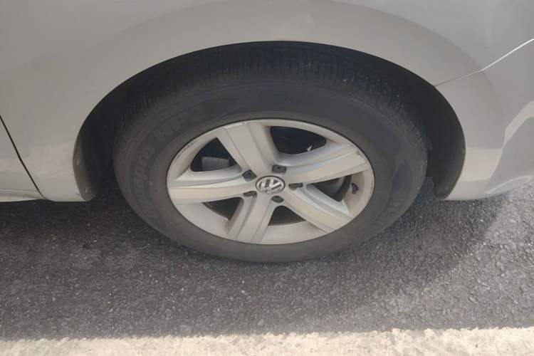 Used Volkswagen Sharan 2013 1.8TSI Comfort Model Right Front Wheel Hub