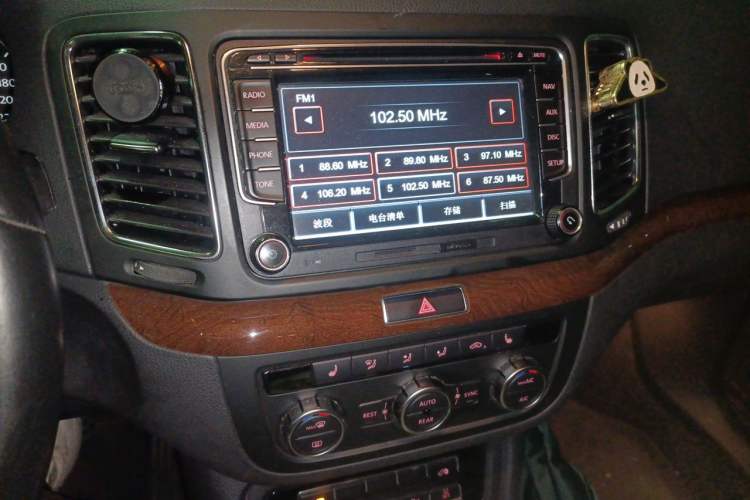 Used Volkswagen Sharan 2013 1.8TSI Comfort Model Euro IV Audio And AC Panel