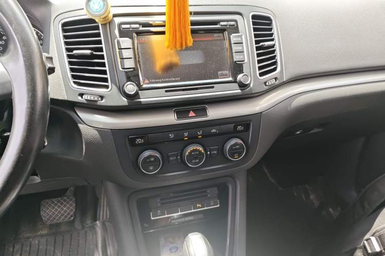 Used Volkswagen Sharan 2013 1.8TSI Standard Model Euro IV Audio And AC Panel