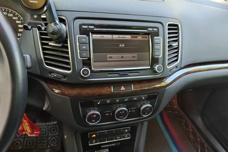 Used Volkswagen Sharan 2013 1.8TSI Comfort Model Audio And AC Panel