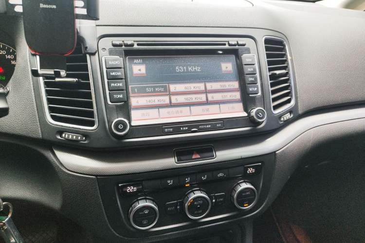Used Volkswagen Sharan 2013 1.8TSI Standard Model Audio And AC Panel