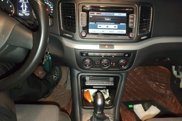 Used Volkswagen Sharan 2013 1.8TSI Standard Model Audio And AC Panel