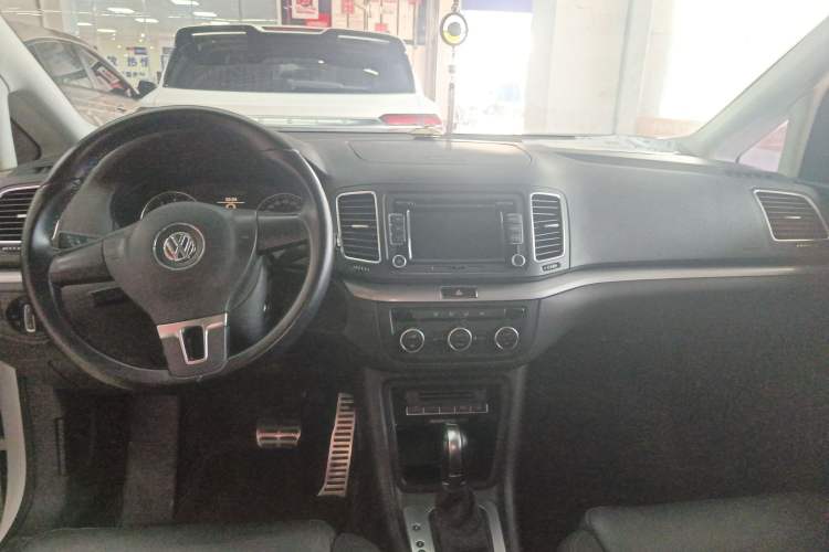 Used Volkswagen Sharan 2013 1.8TSI Standard Model Audio And AC Panel