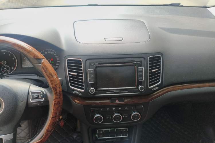 Used Volkswagen Sharan 2013 2.0 TSI Comfort Model Audio And AC Panel