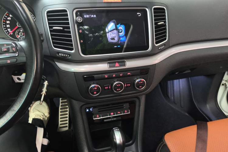 Used Volkswagen Sharan 2013 1.8TSI Standard Model Euro IV Audio And AC Panel