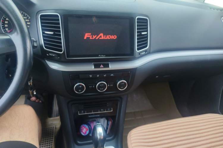 Used Volkswagen Sharan 2013 2.0 TSI Standard Model Audio And AC Panel