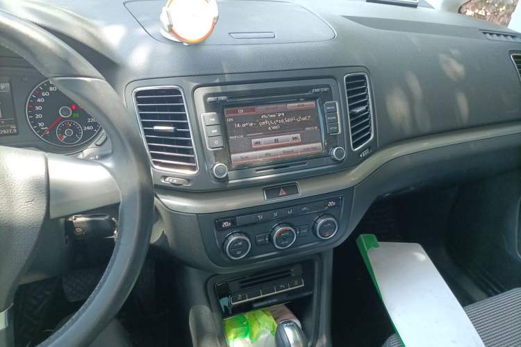 Used Volkswagen Sharan 2013 2.0 TSI Standard Model Audio And AC Panel