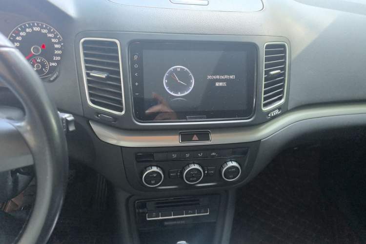 Used Volkswagen Sharan 2013 1.8TSI Standard Model Euro IV Audio And AC Panel