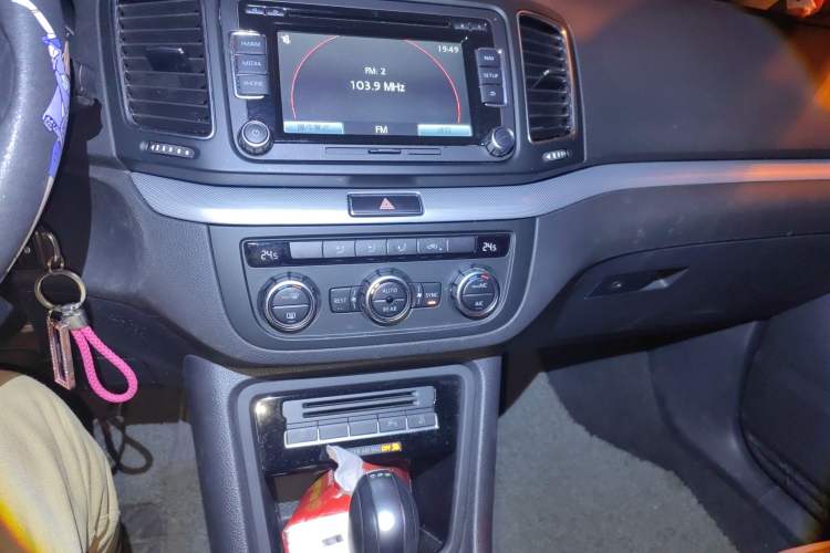 Used Volkswagen Sharan 2013 2.0 TSI Standard Model Audio And AC Panel