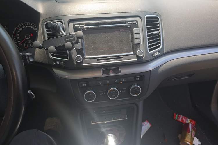 Used Volkswagen Sharan 2013 1.8TSI Comfort Model Audio And AC Panel