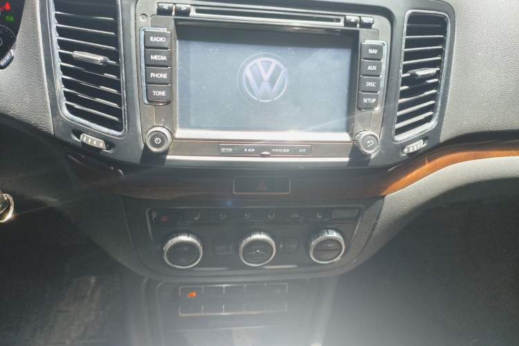 Used Volkswagen Sharan 2013 1.8TSI Comfort Model Euro IV Audio And AC Panel