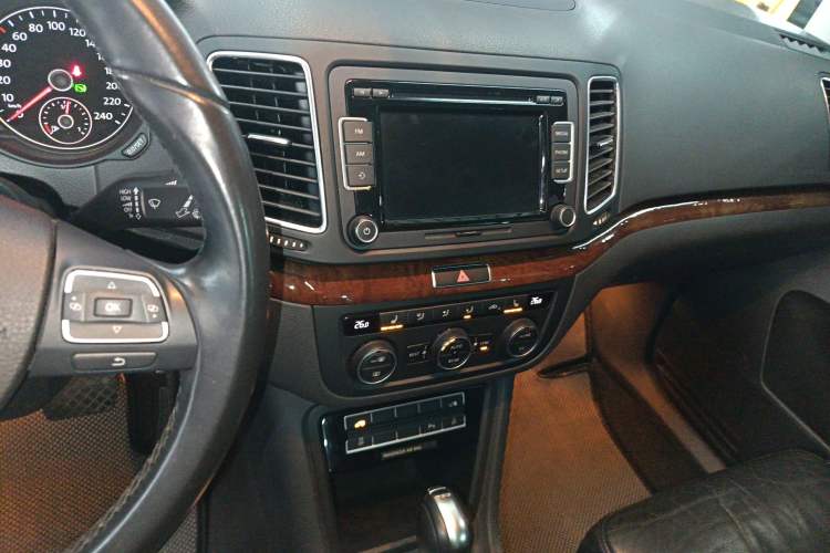 Used Volkswagen Sharan 2013 1.8TSI Comfort Model Audio And AC Panel