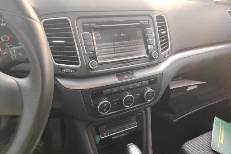 Used Volkswagen Sharan 2013 2.0 TSI Standard Model Audio And AC Panel