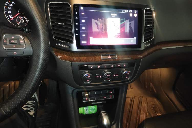 Used Volkswagen Sharan 2013 1.8TSI Comfort Model Euro IV Audio And AC Panel
