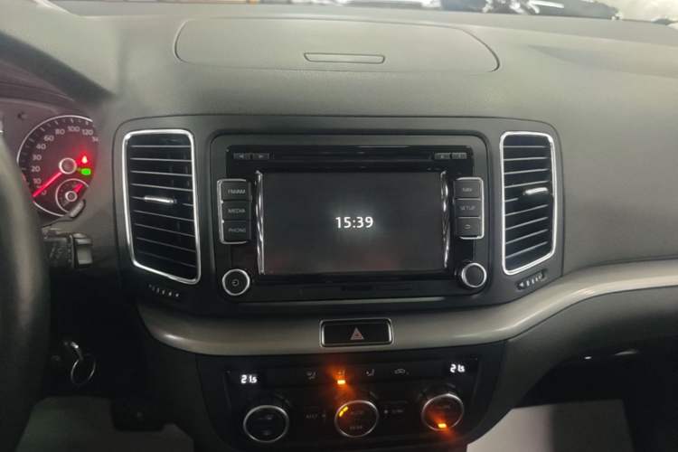 Used Volkswagen Sharan 2013 2.0 TSI Standard Model Audio And AC Panel