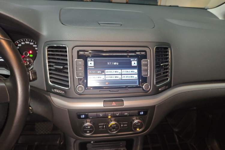 Used Volkswagen Sharan 2013 1.8TSI Standard Model Euro IV Audio And AC Panel