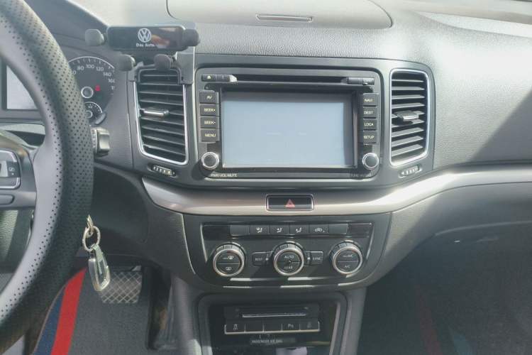 Used Volkswagen Sharan 2013 2.0 TSI Standard Model Audio And AC Panel