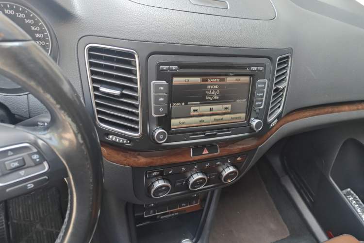 Used Volkswagen Sharan 2013 1.8TSI Comfort Model Euro IV Audio And AC Panel