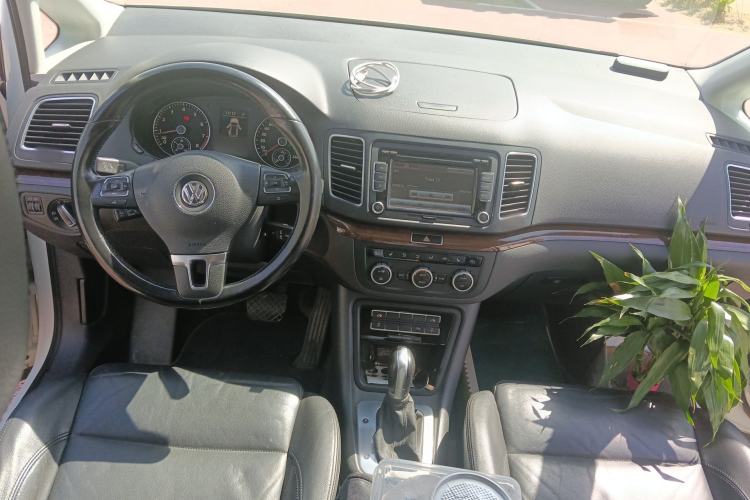 Used Volkswagen Sharan 2013 1.8TSI Comfort Model Euro IV Center Console