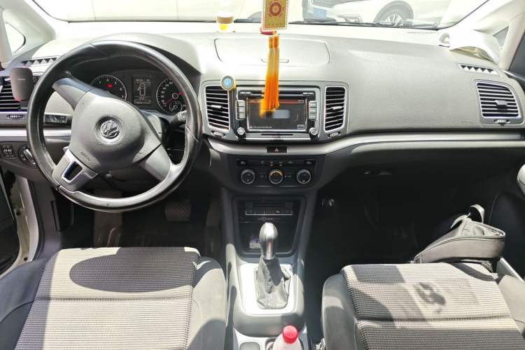 Used Volkswagen Sharan 2013 1.8TSI Standard Model Euro IV Center Console