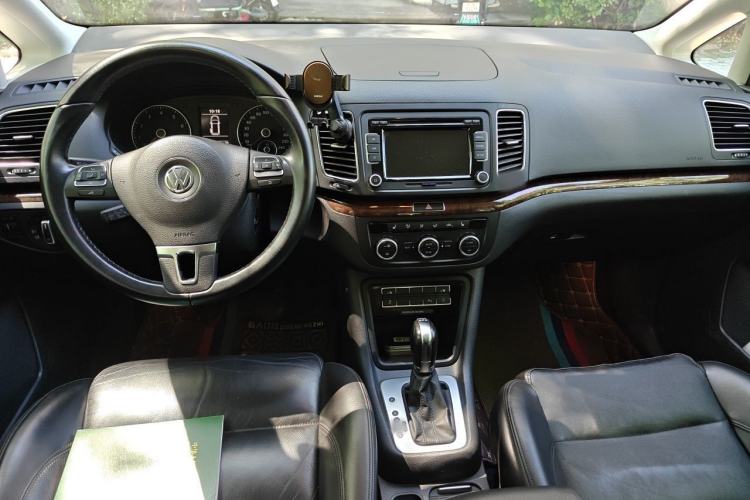Used Volkswagen Sharan 2013 1.8TSI Comfort Model Center Console