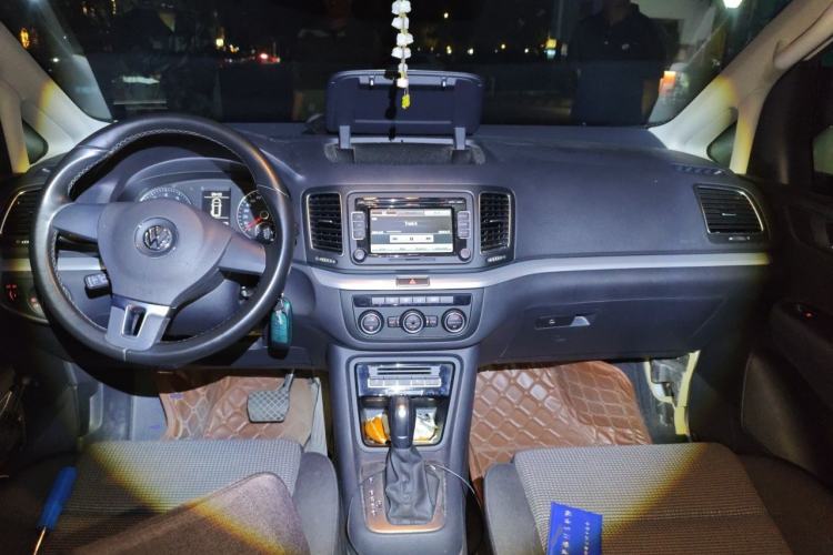 Used Volkswagen Sharan 2013 1.8TSI Standard Model Center Console