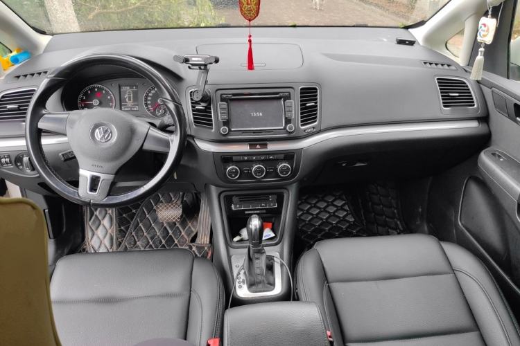 Used Volkswagen Sharan 2013 2.0 TSI Standard Model Center Console