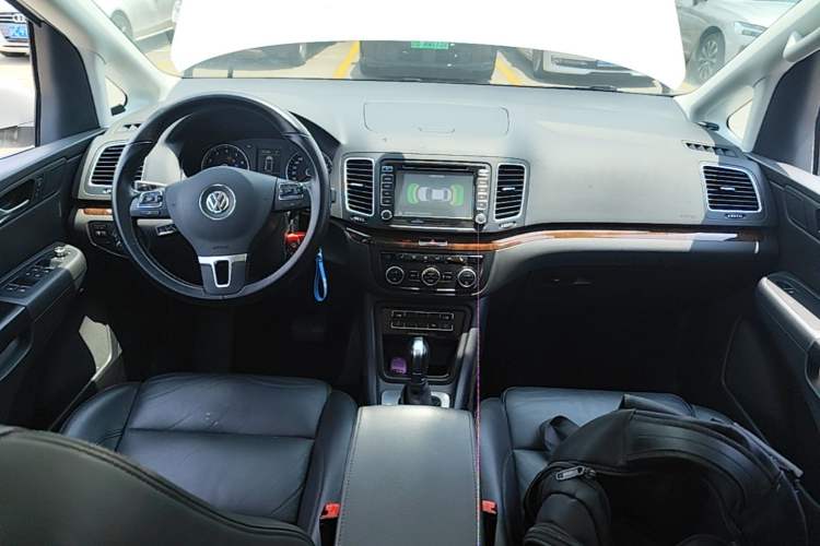 Used Volkswagen Sharan 2013 1.8TSI Comfort Model Center Console