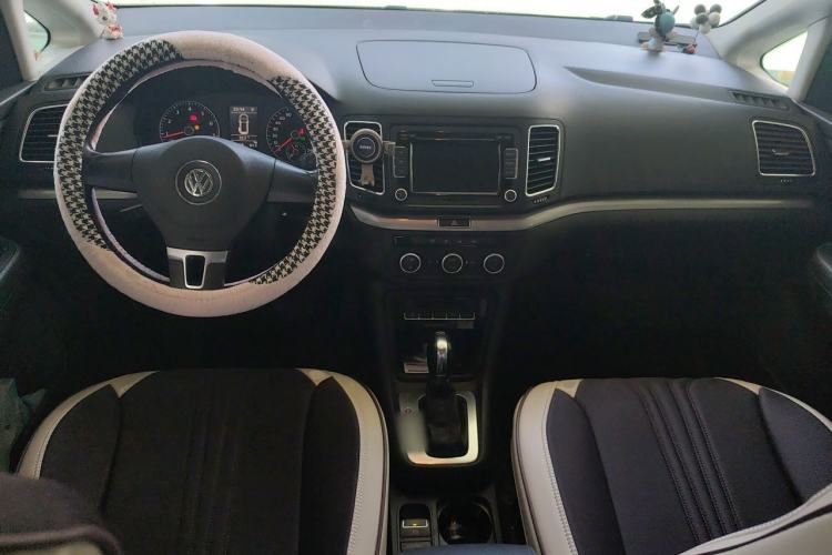 Used Volkswagen Sharan 2013 2.0 TSI Standard Model Center Console