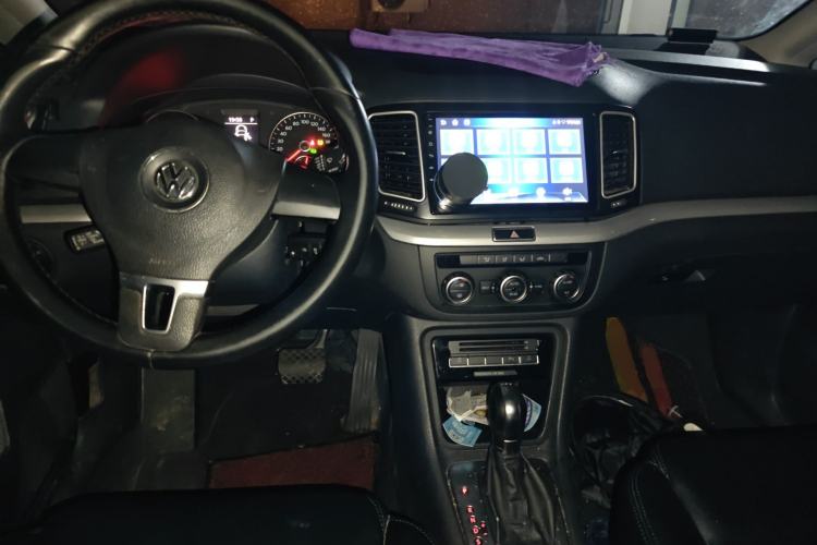 Used Volkswagen Sharan 2013 1.8TSI Standard Model Euro IV Center Console
