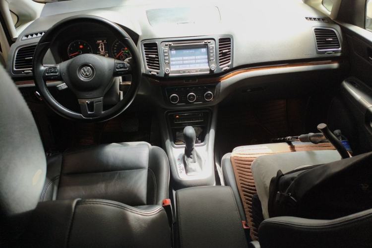 Used Volkswagen Sharan 2013 1.8TSI Comfort Model Euro IV Center Console