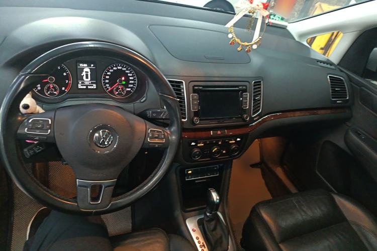 Used Volkswagen Sharan 2013 1.8TSI Comfort Model Center Console