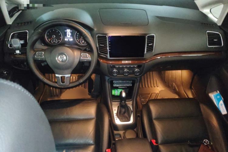 Used Volkswagen Sharan 2013 1.8TSI Comfort Model Euro IV Center Console