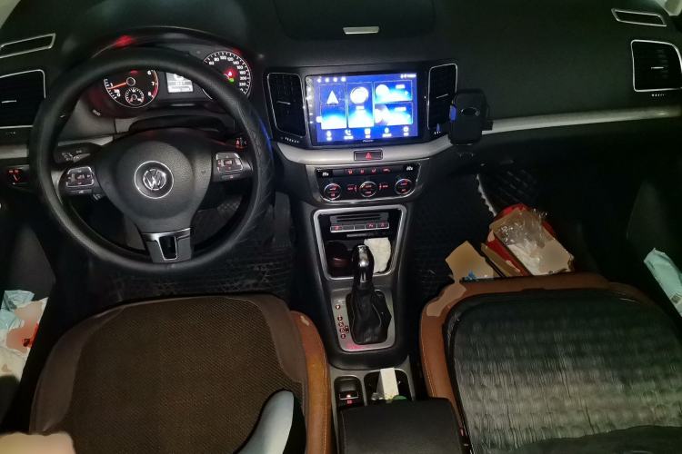 Used Volkswagen Sharan 2013 2.0 TSI Comfort Model Center Console