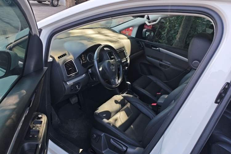 Used Volkswagen Sharan 2013 1.8TSI Standard Model Driver Seat