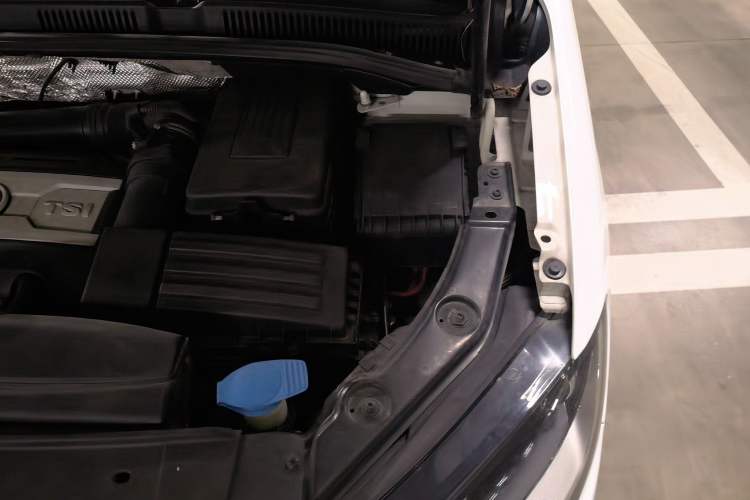 Used Volkswagen Sharan 2013 1.8TSI Standard Model Euro IV Engine Bay Left