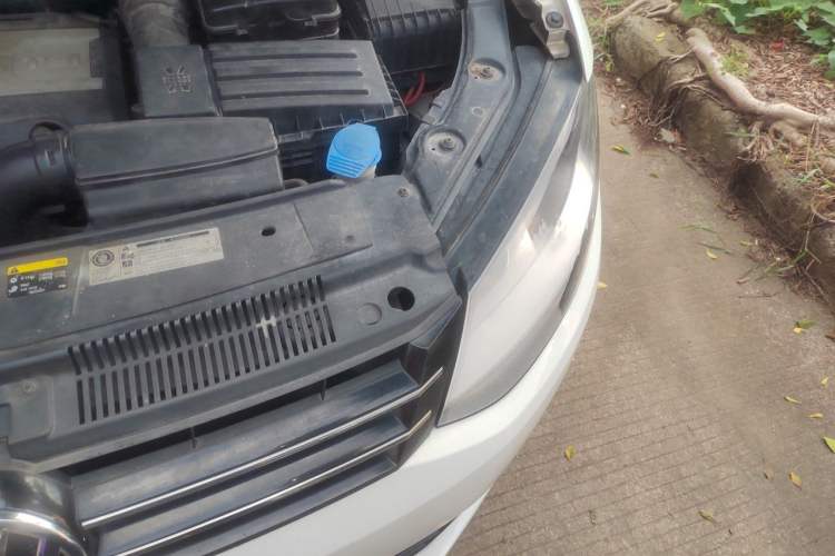 Used Volkswagen Sharan 2013 1.8TSI Standard Model Engine Bay Left