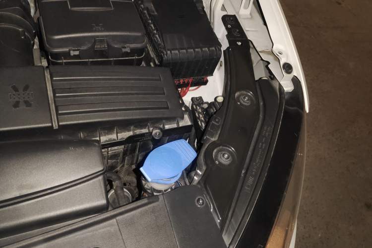 Used Volkswagen Sharan 2013 1.8TSI Comfort Model Euro IV Engine Bay Left