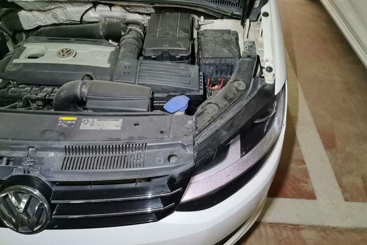 Used Volkswagen Sharan 2013 2.0 TSI Comfort Model Engine Bay Left