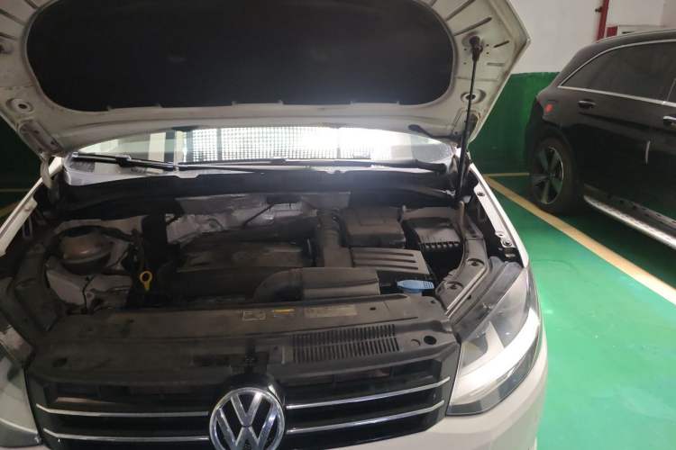 Used Volkswagen Sharan 2013 1.8TSI Standard Model Euro IV Engine Bay Left