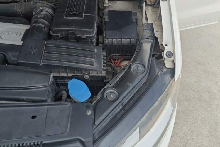 Used Volkswagen Sharan 2013 1.8TSI Comfort Model Euro IV Engine Bay Left