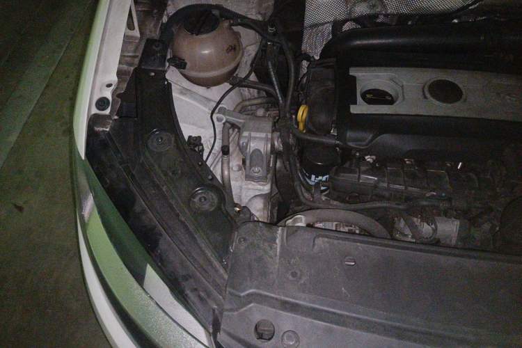 Used Volkswagen Sharan 2013 1.8TSI Comfort Model Euro IV Engine Bay Right