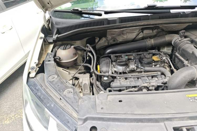 Used Volkswagen Sharan 2013 1.8TSI Standard Model Euro IV Engine Bay Right