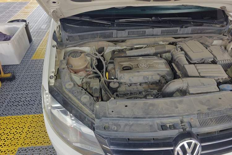 Used Volkswagen Sharan 2013 2.0 TSI Luxury Model Engine Bay Right