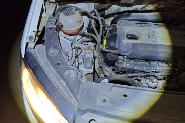 Used Volkswagen Sharan 2013 1.8TSI Standard Model Engine Bay Right